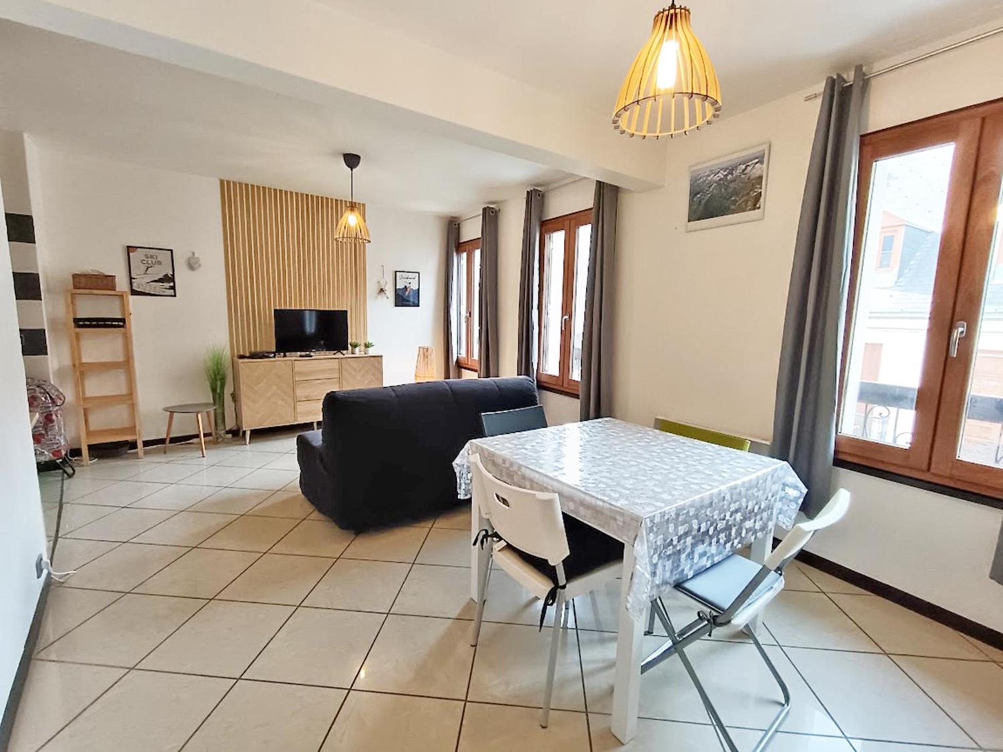 Le Louchonnais, T2, Wifi, 4 Personnes Apartment Bagneres-de-Luchon Exterior photo